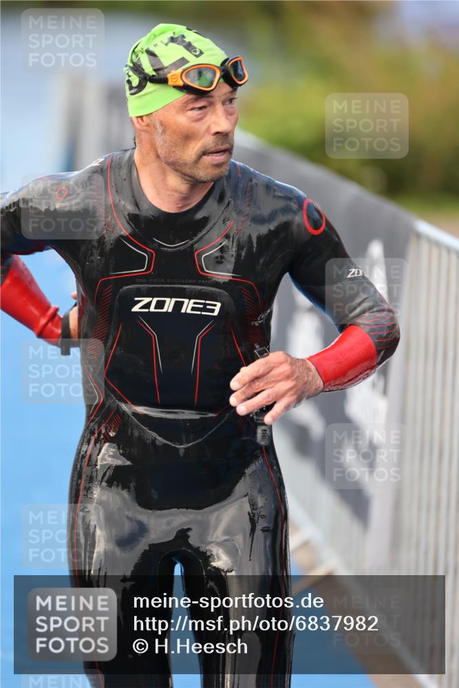 25.08.2024 - Elbe Triathlon Hamburg H.Heesch http://msf.ph/oto/6837982 25.08.2024 08:40:38 Schwimmen 62, 73, 107 meine-sportfotos.de