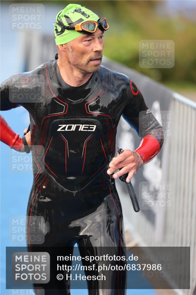 25.08.2024 - Elbe Triathlon Hamburg H.Heesch http://msf.ph/oto/6837986 25.08.2024 08:40:38 Schwimmen 62, 73, 107 meine-sportfotos.de