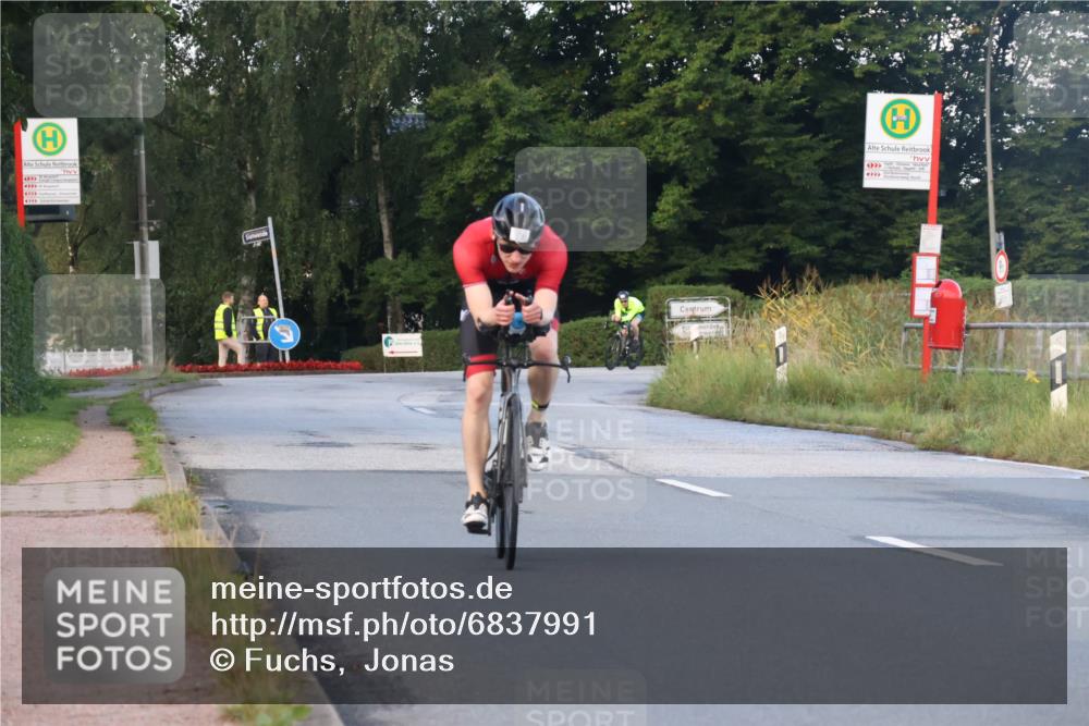 25.08.2024 - Elbe Triathlon Hamburg Fuchs,  Jonas http://msf.ph/oto/6837991 25.08.2024 08:52:43 Radfahren 71, 176, 79 meine-sportfotos.de