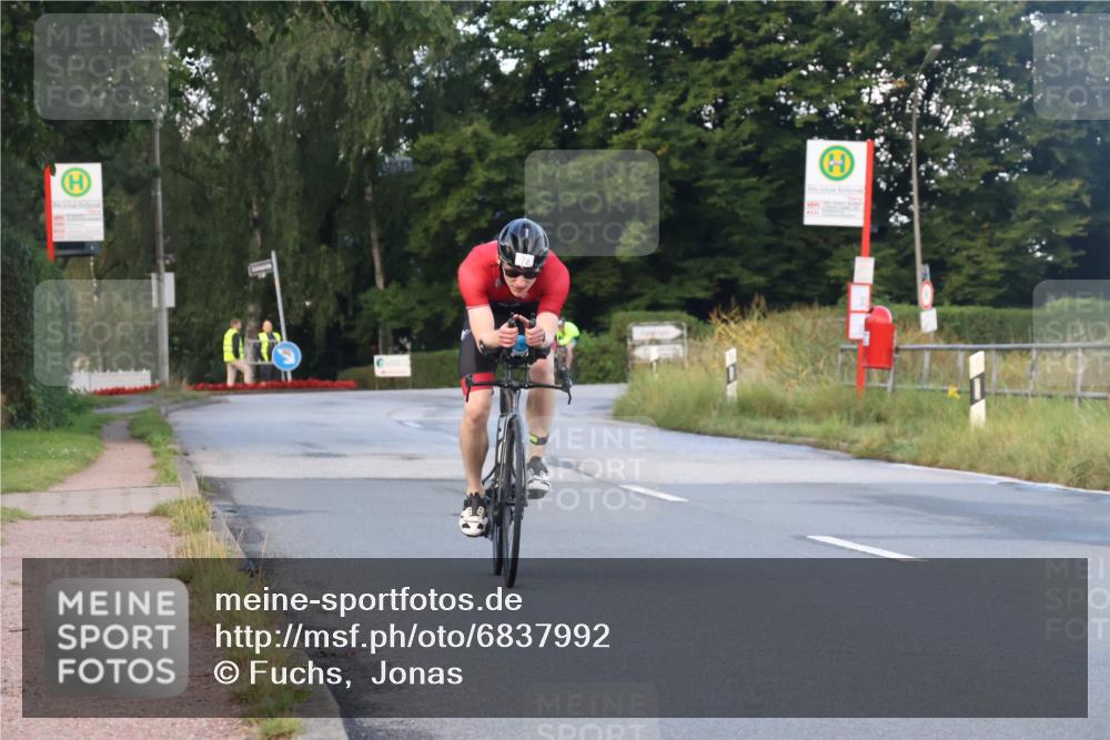 25.08.2024 - Elbe Triathlon Hamburg Fuchs,  Jonas http://msf.ph/oto/6837992 25.08.2024 08:52:44 Radfahren 71, 176, 79 meine-sportfotos.de