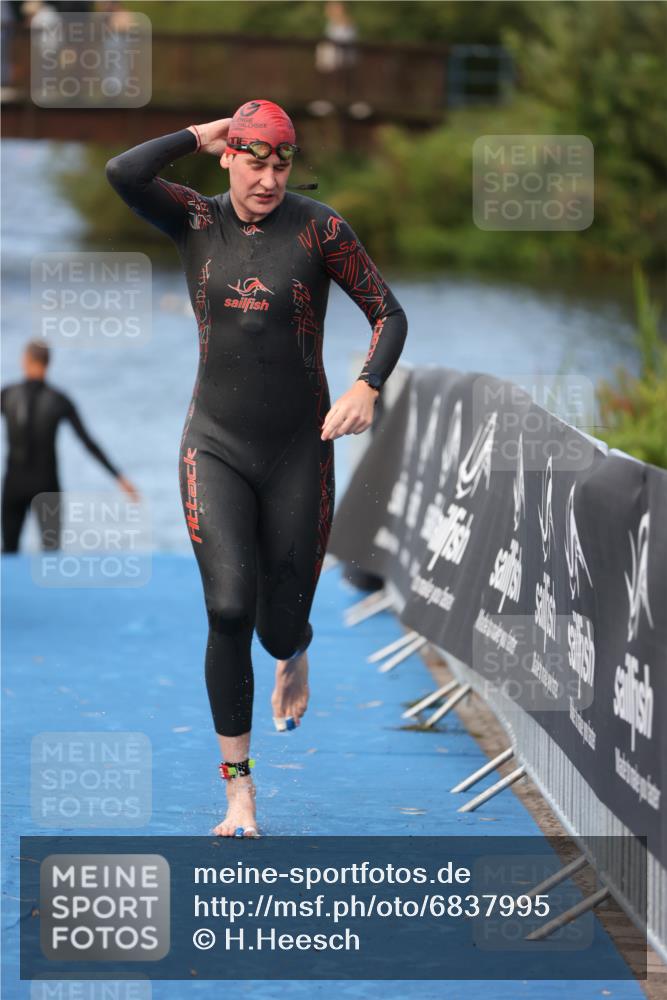 25.08.2024 - Elbe Triathlon Hamburg H.Heesch http://msf.ph/oto/6837995 25.08.2024 08:40:45 Schwimmen 62, 73, 107 meine-sportfotos.de