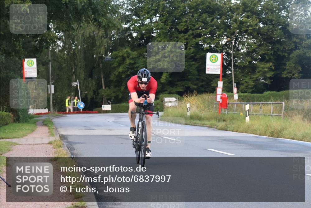 25.08.2024 - Elbe Triathlon Hamburg Fuchs,  Jonas http://msf.ph/oto/6837997 25.08.2024 08:52:44 Radfahren 71, 176, 79 meine-sportfotos.de