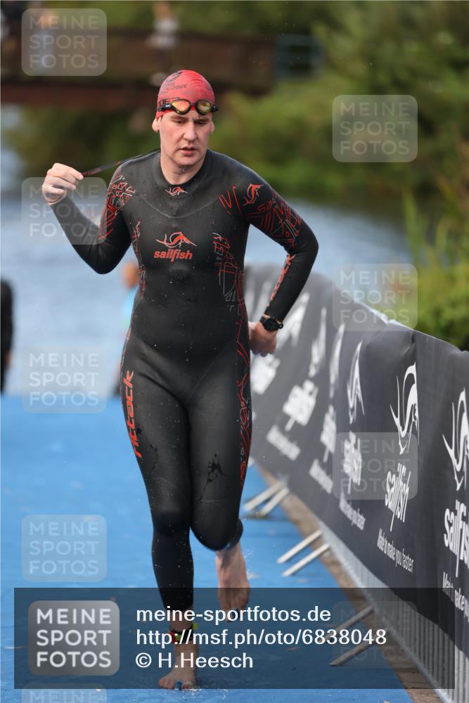 25.08.2024 - Elbe Triathlon Hamburg H.Heesch http://msf.ph/oto/6838048 25.08.2024 08:40:46 Schwimmen 62, 73, 107 meine-sportfotos.de