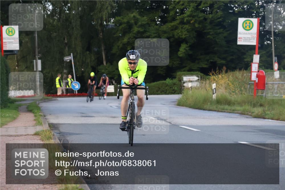 25.08.2024 - Elbe Triathlon Hamburg Fuchs,  Jonas http://msf.ph/oto/6838061 25.08.2024 08:52:50 Radfahren 79, 190, 80 meine-sportfotos.de