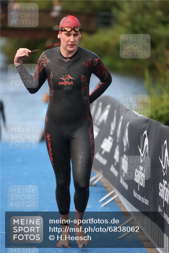 25.08.2024 - Elbe Triathlon Hamburg H.Heesch http://msf.ph/oto/6838062 25.08.2024 08:40:46 Schwimmen 62, 73, 107 meine-sportfotos.de