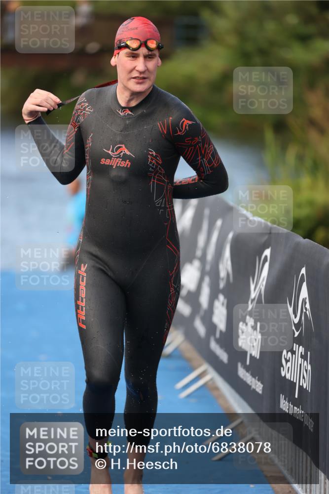 25.08.2024 - Elbe Triathlon Hamburg H.Heesch http://msf.ph/oto/6838078 25.08.2024 08:40:46 Schwimmen 62, 73, 107 meine-sportfotos.de