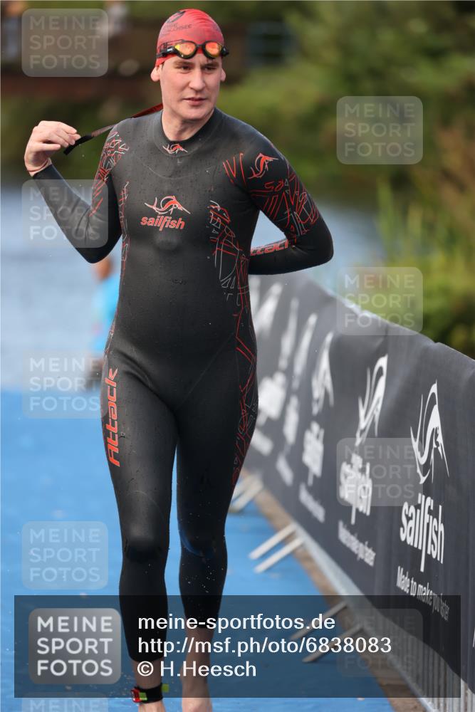 25.08.2024 - Elbe Triathlon Hamburg H.Heesch http://msf.ph/oto/6838083 25.08.2024 08:40:46 Schwimmen 62, 73, 107 meine-sportfotos.de