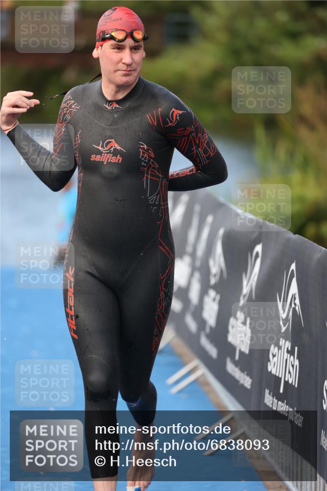 25.08.2024 - Elbe Triathlon Hamburg H.Heesch http://msf.ph/oto/6838093 25.08.2024 08:40:46 Schwimmen 62, 73, 107 meine-sportfotos.de
