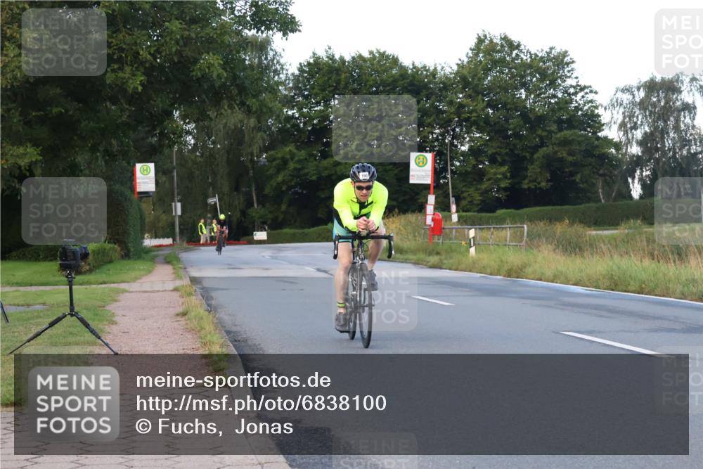 25.08.2024 - Elbe Triathlon Hamburg Fuchs,  Jonas http://msf.ph/oto/6838100 25.08.2024 08:52:51 Radfahren 190, 80, 174 meine-sportfotos.de