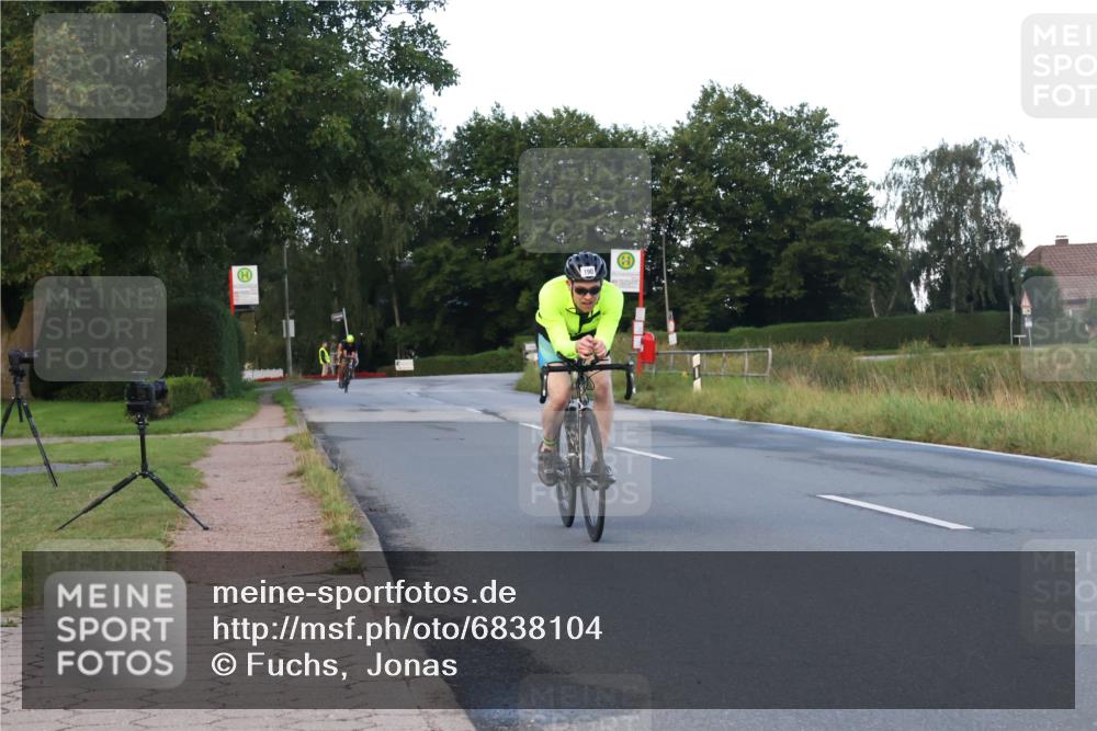 25.08.2024 - Elbe Triathlon Hamburg Fuchs,  Jonas http://msf.ph/oto/6838104 25.08.2024 08:52:51 Radfahren 190, 80, 174 meine-sportfotos.de