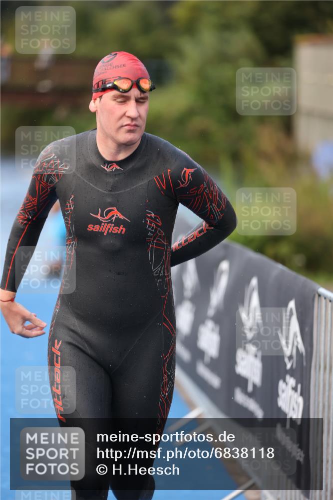 25.08.2024 - Elbe Triathlon Hamburg H.Heesch http://msf.ph/oto/6838118 25.08.2024 08:40:47 Schwimmen 62, 73, 107 meine-sportfotos.de