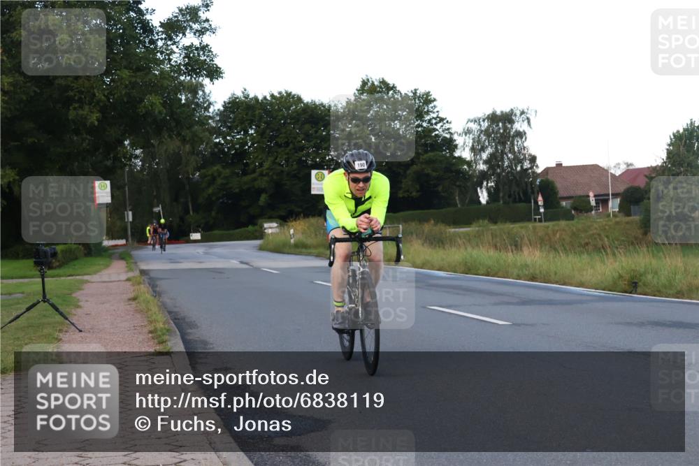 25.08.2024 - Elbe Triathlon Hamburg Fuchs,  Jonas http://msf.ph/oto/6838119 25.08.2024 08:52:52 Radfahren 190, 80, 174 meine-sportfotos.de
