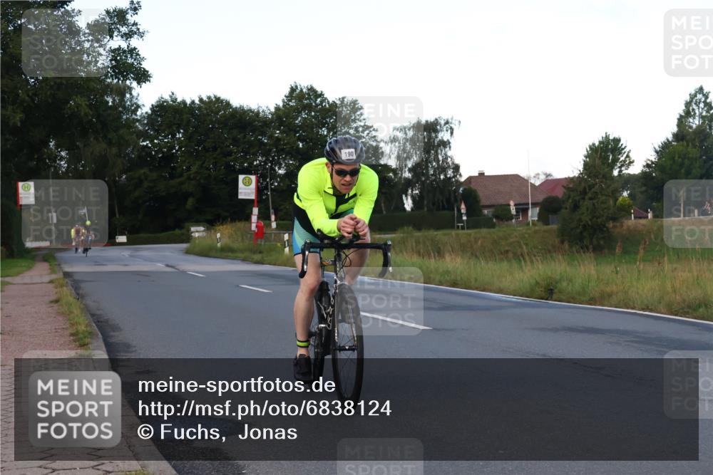 25.08.2024 - Elbe Triathlon Hamburg Fuchs,  Jonas http://msf.ph/oto/6838124 25.08.2024 08:52:52 Radfahren 190, 80, 174 meine-sportfotos.de