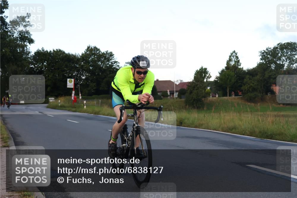 25.08.2024 - Elbe Triathlon Hamburg Fuchs,  Jonas http://msf.ph/oto/6838127 25.08.2024 08:52:52 Radfahren 190, 80, 174 meine-sportfotos.de