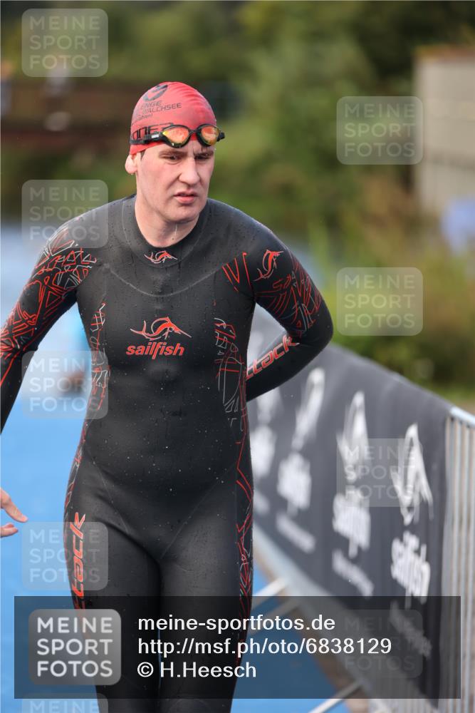 25.08.2024 - Elbe Triathlon Hamburg H.Heesch http://msf.ph/oto/6838129 25.08.2024 08:40:47 Schwimmen 62, 73, 107 meine-sportfotos.de