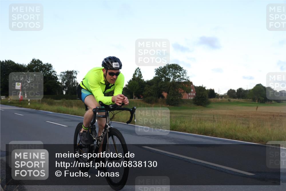 25.08.2024 - Elbe Triathlon Hamburg Fuchs,  Jonas http://msf.ph/oto/6838130 25.08.2024 08:52:52 Radfahren 190, 80, 174 meine-sportfotos.de
