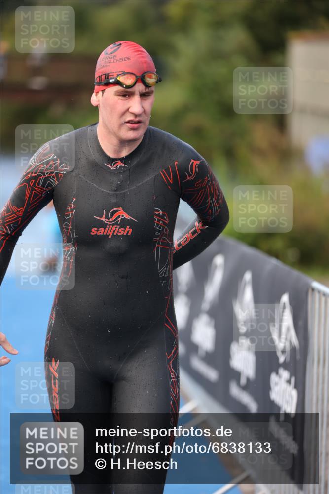 25.08.2024 - Elbe Triathlon Hamburg H.Heesch http://msf.ph/oto/6838133 25.08.2024 08:40:47 Schwimmen 62, 73, 107 meine-sportfotos.de