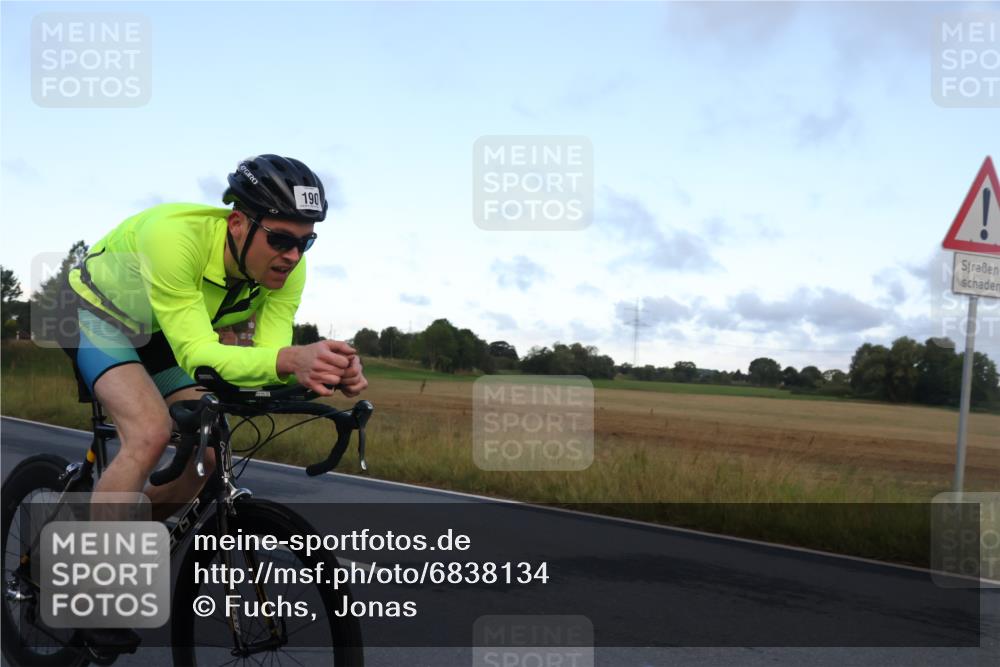 25.08.2024 - Elbe Triathlon Hamburg Fuchs,  Jonas http://msf.ph/oto/6838134 25.08.2024 08:52:52 Radfahren 190, 80, 174 meine-sportfotos.de