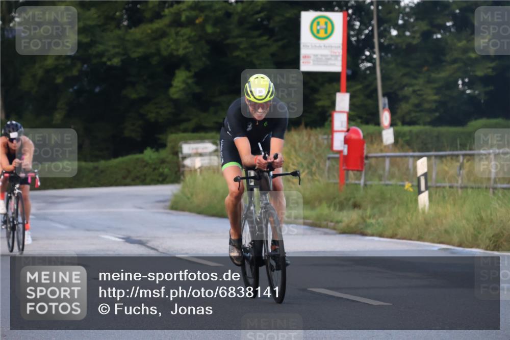 25.08.2024 - Elbe Triathlon Hamburg Fuchs,  Jonas http://msf.ph/oto/6838141 25.08.2024 08:52:55 Radfahren 190, 80, 174 meine-sportfotos.de