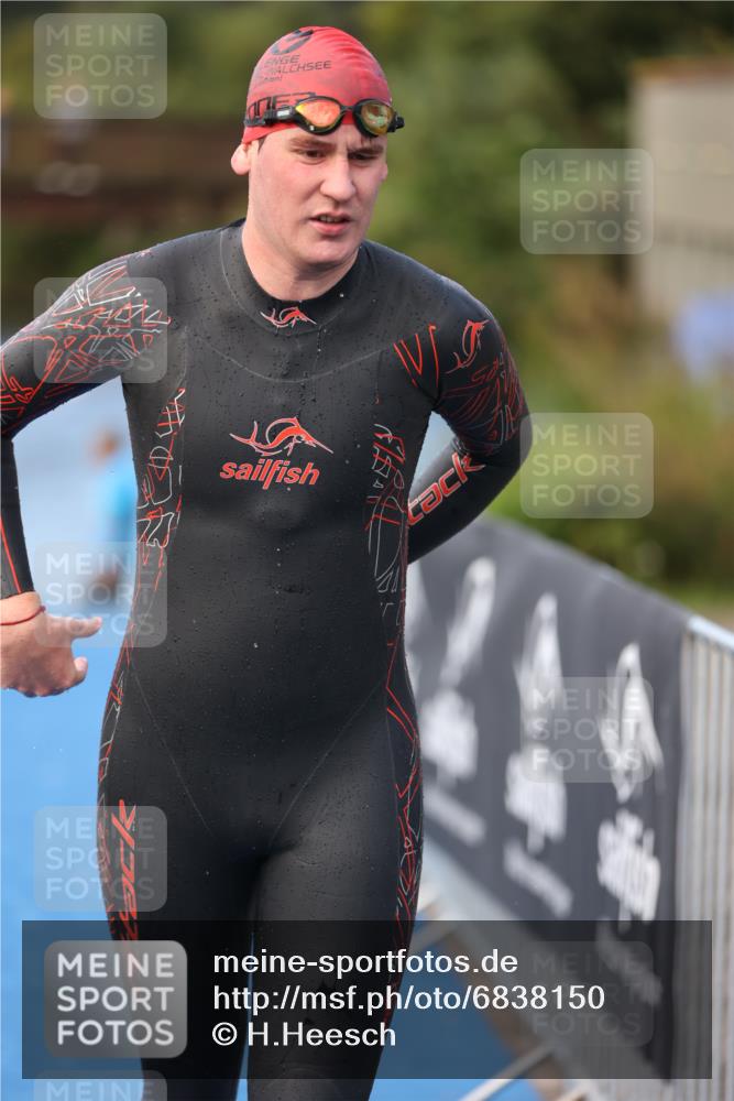 25.08.2024 - Elbe Triathlon Hamburg H.Heesch http://msf.ph/oto/6838150 25.08.2024 08:40:47 Schwimmen 62, 73, 107 meine-sportfotos.de