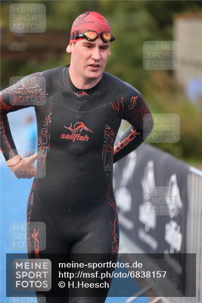 25.08.2024 - Elbe Triathlon Hamburg H.Heesch http://msf.ph/oto/6838157 25.08.2024 08:40:47 Schwimmen 62, 73, 107 meine-sportfotos.de
