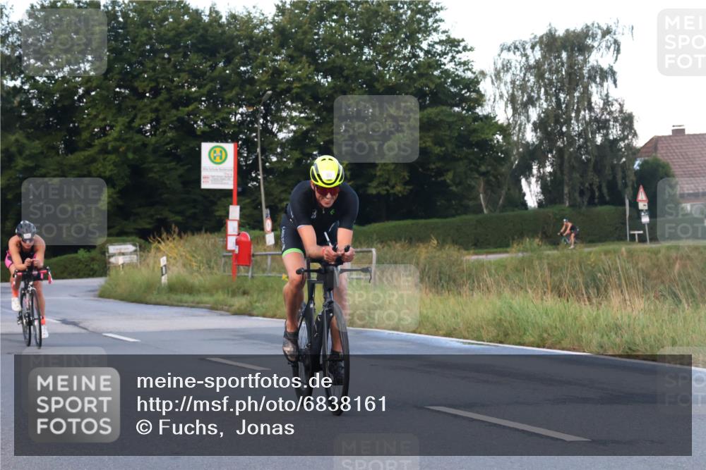 25.08.2024 - Elbe Triathlon Hamburg Fuchs,  Jonas http://msf.ph/oto/6838161 25.08.2024 08:52:56 Radfahren 190, 80, 174 meine-sportfotos.de