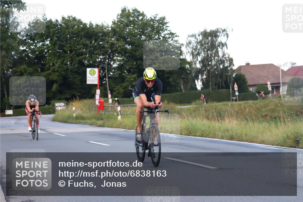 25.08.2024 - Elbe Triathlon Hamburg Fuchs,  Jonas http://msf.ph/oto/6838163 25.08.2024 08:52:56 Radfahren 190, 80, 174 meine-sportfotos.de