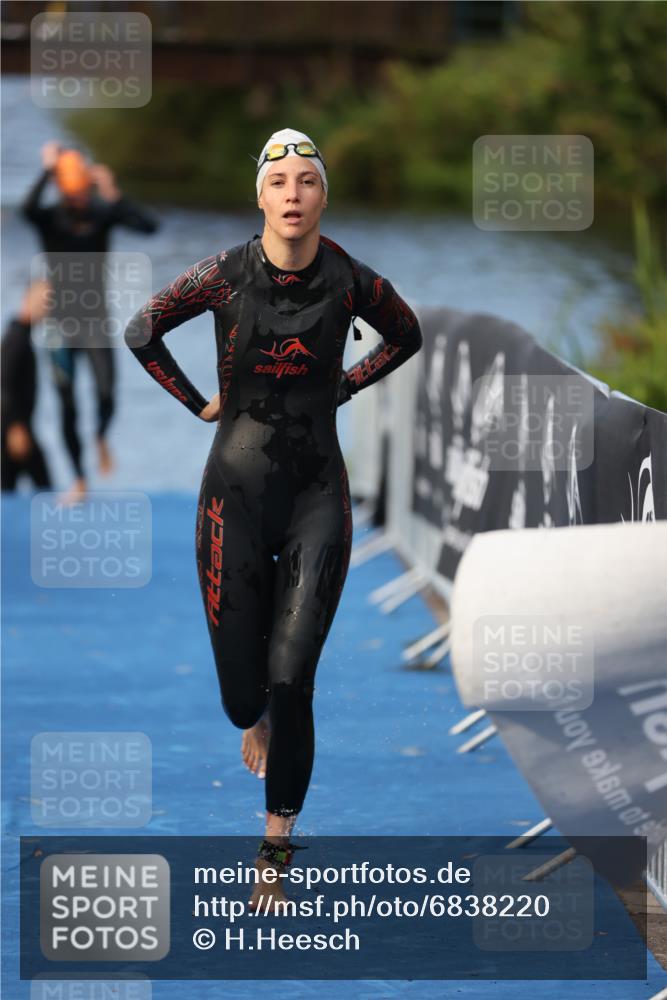 25.08.2024 - Elbe Triathlon Hamburg H.Heesch http://msf.ph/oto/6838220 25.08.2024 08:41:23 Schwimmen 109, 180 meine-sportfotos.de