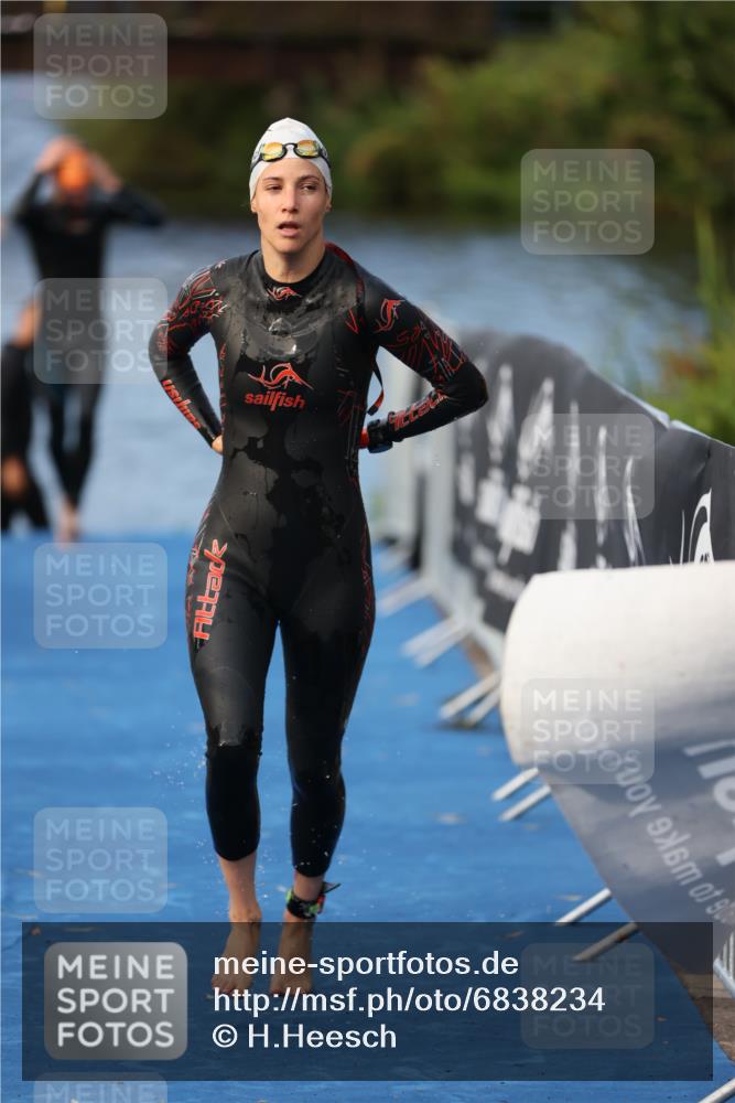 25.08.2024 - Elbe Triathlon Hamburg H.Heesch http://msf.ph/oto/6838234 25.08.2024 08:41:23 Schwimmen 109, 180 meine-sportfotos.de