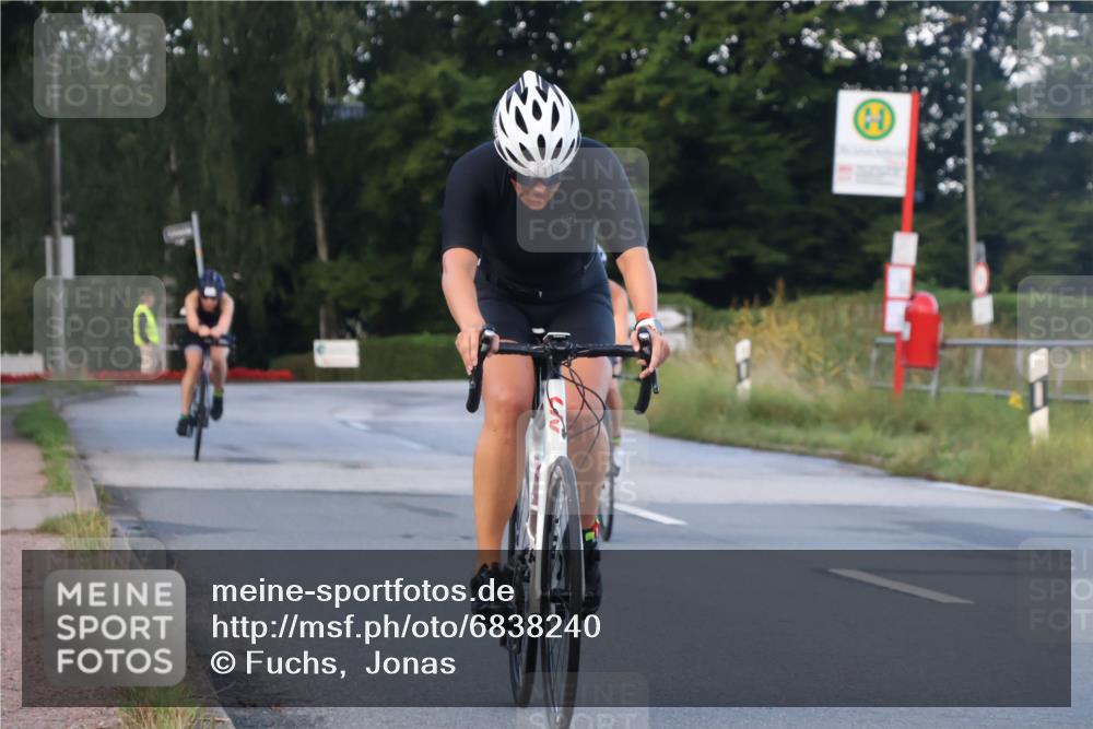 25.08.2024 - Elbe Triathlon Hamburg Fuchs,  Jonas http://msf.ph/oto/6838240 25.08.2024 08:53:06 Radfahren 110, 153, 117, 139 meine-sportfotos.de