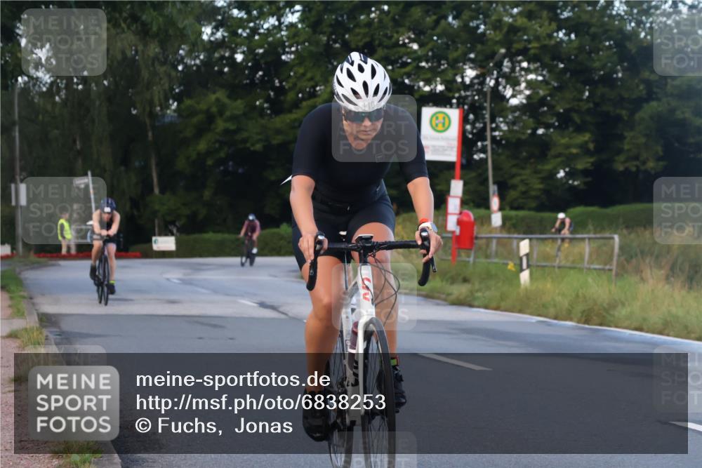 25.08.2024 - Elbe Triathlon Hamburg Fuchs,  Jonas http://msf.ph/oto/6838253 25.08.2024 08:53:06 Radfahren 110, 153, 117, 139 meine-sportfotos.de