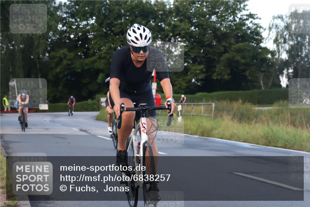 25.08.2024 - Elbe Triathlon Hamburg Fuchs,  Jonas http://msf.ph/oto/6838257 25.08.2024 08:53:06 Radfahren 110, 153, 117, 139 meine-sportfotos.de