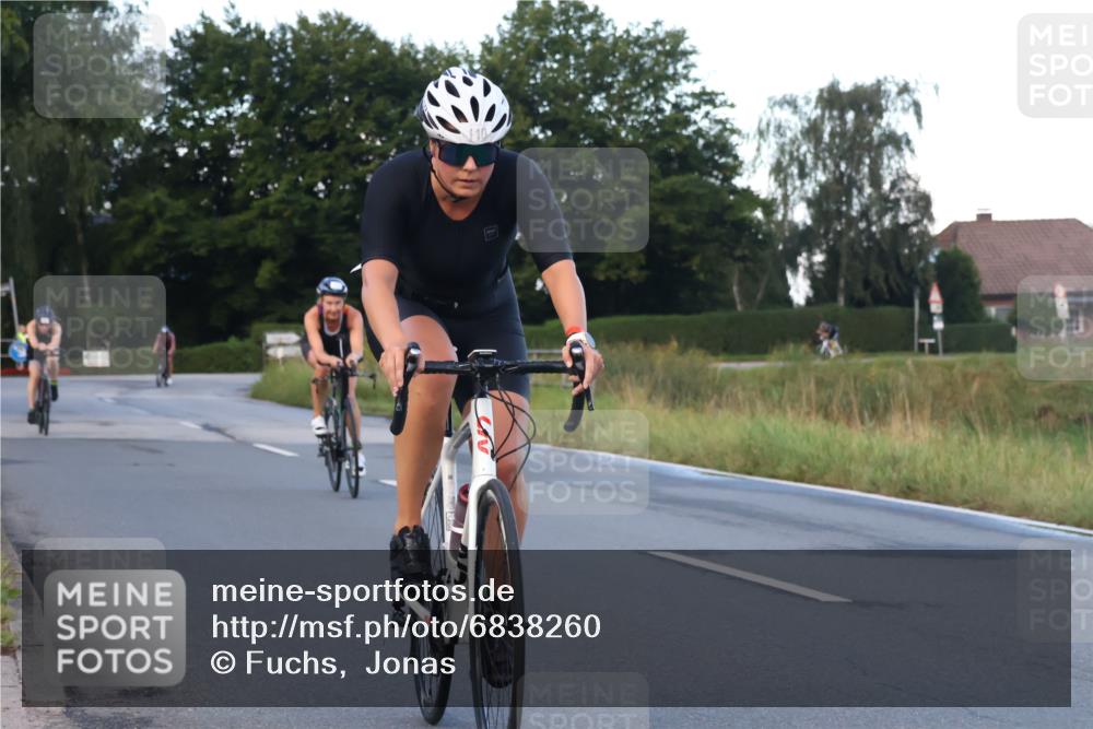 25.08.2024 - Elbe Triathlon Hamburg Fuchs,  Jonas http://msf.ph/oto/6838260 25.08.2024 08:53:06 Radfahren 110, 153, 117, 139 meine-sportfotos.de