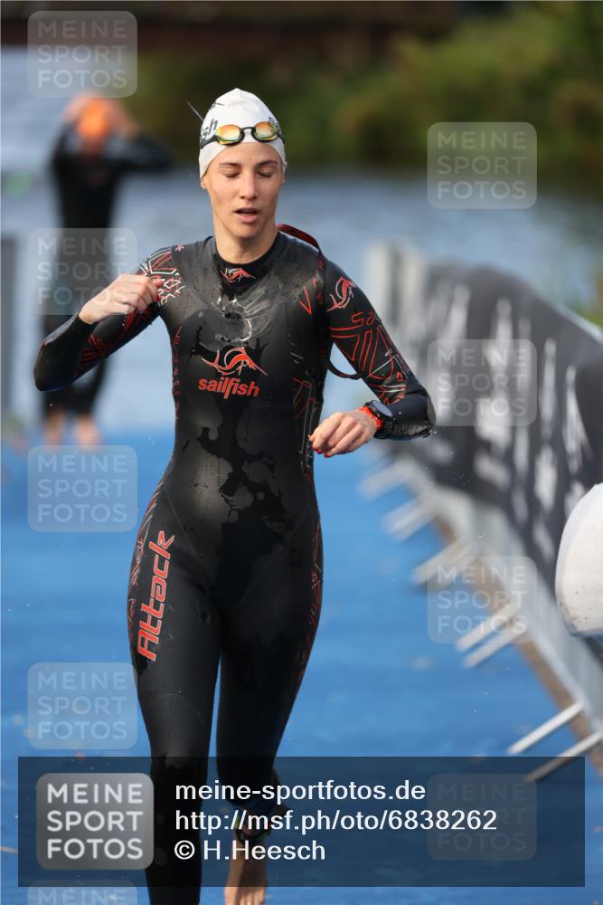 25.08.2024 - Elbe Triathlon Hamburg H.Heesch http://msf.ph/oto/6838262 25.08.2024 08:41:23 Schwimmen 109, 180 meine-sportfotos.de