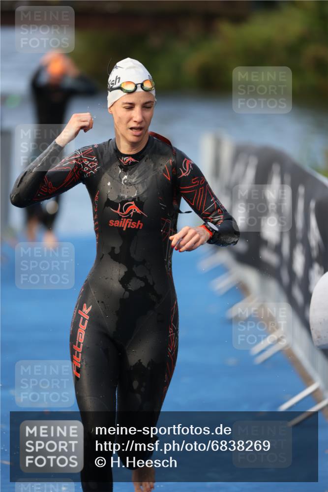25.08.2024 - Elbe Triathlon Hamburg H.Heesch http://msf.ph/oto/6838269 25.08.2024 08:41:23 Schwimmen 109, 180 meine-sportfotos.de