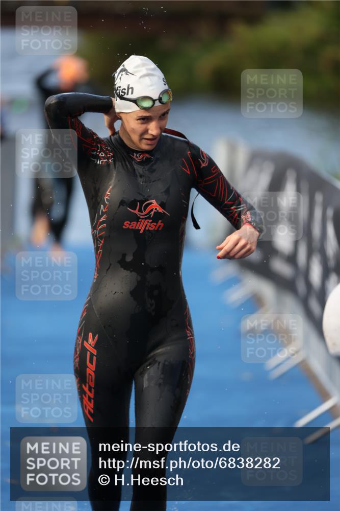 25.08.2024 - Elbe Triathlon Hamburg H.Heesch http://msf.ph/oto/6838282 25.08.2024 08:41:24 Schwimmen 109, 180 meine-sportfotos.de