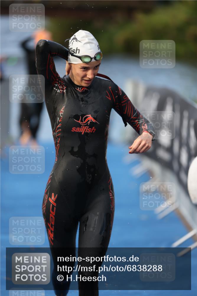 25.08.2024 - Elbe Triathlon Hamburg H.Heesch http://msf.ph/oto/6838288 25.08.2024 08:41:24 Schwimmen 109, 180 meine-sportfotos.de