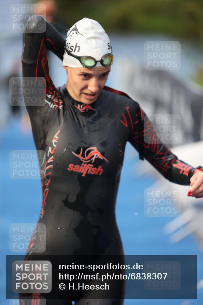 25.08.2024 - Elbe Triathlon Hamburg H.Heesch http://msf.ph/oto/6838307 25.08.2024 08:41:24 Schwimmen 109, 180 meine-sportfotos.de