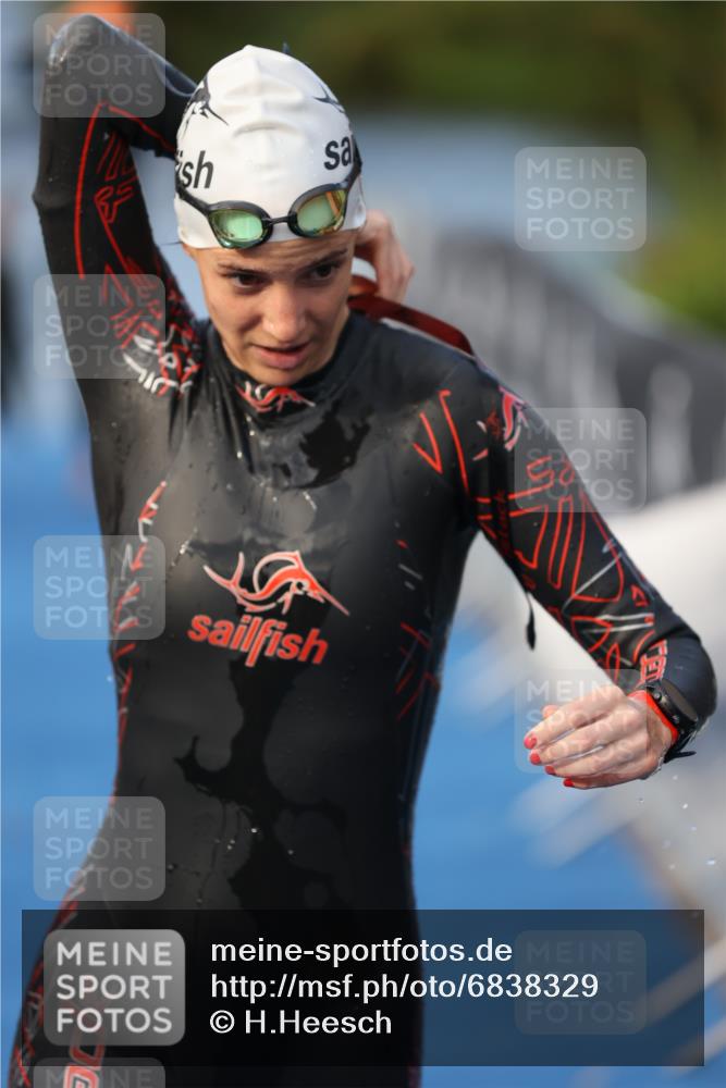 25.08.2024 - Elbe Triathlon Hamburg H.Heesch http://msf.ph/oto/6838329 25.08.2024 08:41:24 Schwimmen 109, 180 meine-sportfotos.de