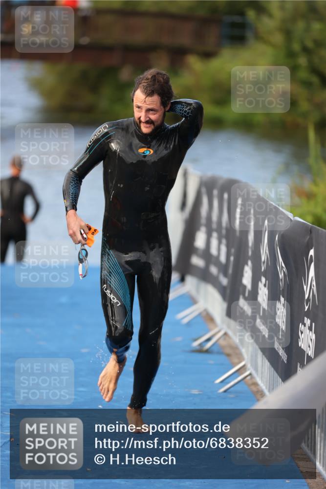 25.08.2024 - Elbe Triathlon Hamburg H.Heesch http://msf.ph/oto/6838352 25.08.2024 08:41:28 Schwimmen 109, 180 meine-sportfotos.de