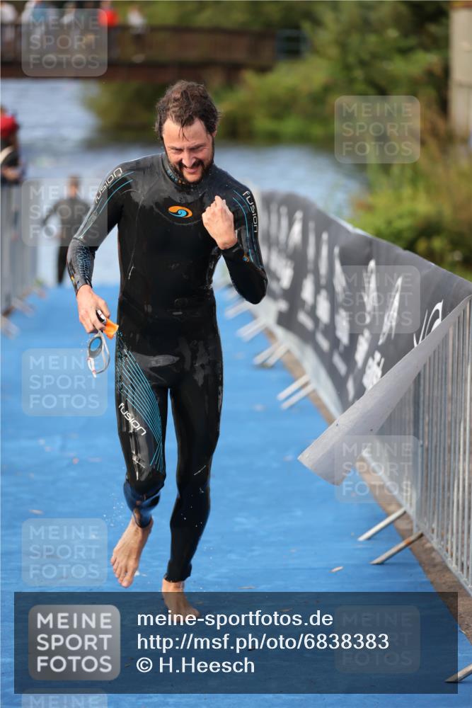 25.08.2024 - Elbe Triathlon Hamburg H.Heesch http://msf.ph/oto/6838383 25.08.2024 08:41:29 Schwimmen 109, 180 meine-sportfotos.de