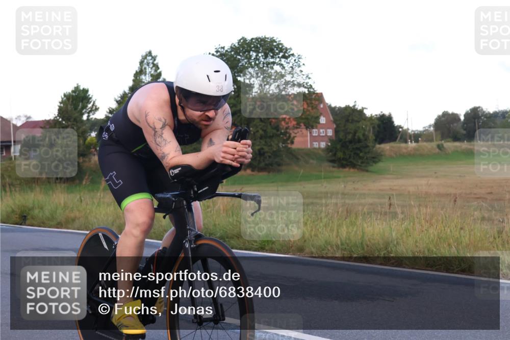 25.08.2024 - Elbe Triathlon Hamburg Fuchs,  Jonas http://msf.ph/oto/6838400 25.08.2024 08:53:16 Radfahren 139, 38, 37, 172, 167 meine-sportfotos.de