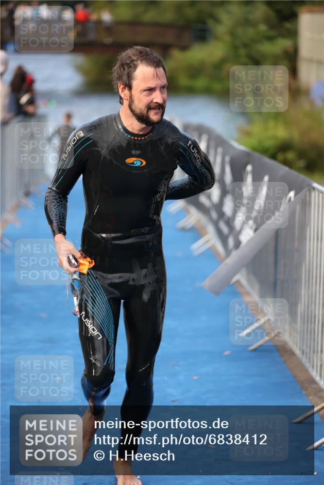 25.08.2024 - Elbe Triathlon Hamburg H.Heesch http://msf.ph/oto/6838412 25.08.2024 08:41:30 Schwimmen 109, 180 meine-sportfotos.de
