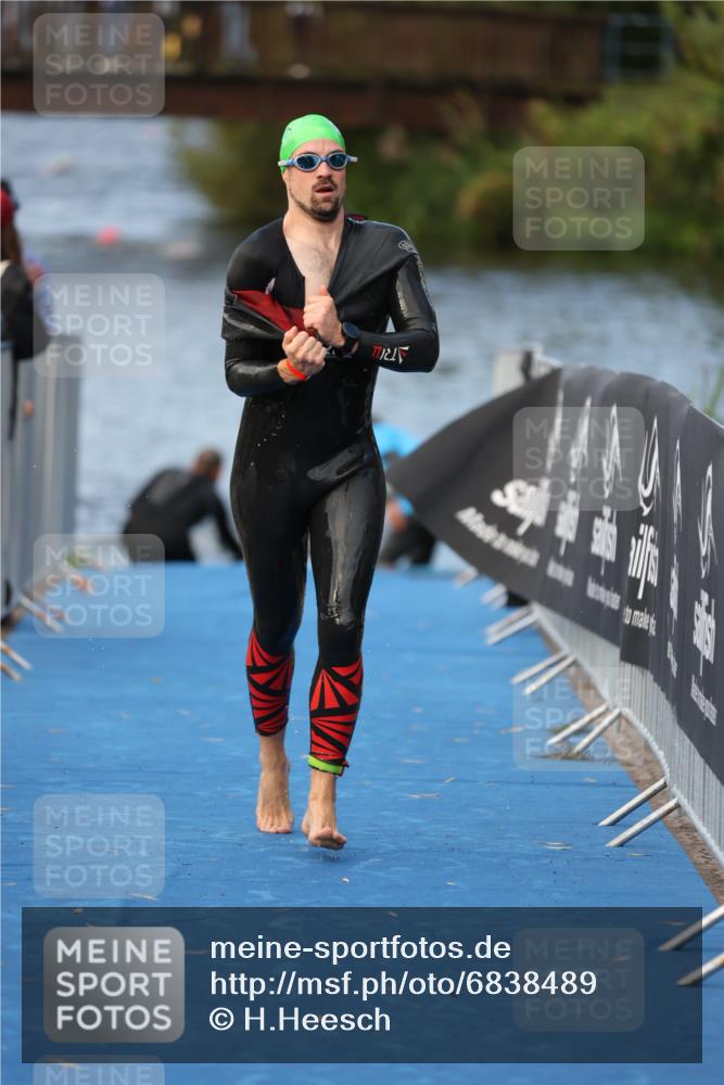 25.08.2024 - Elbe Triathlon Hamburg H.Heesch http://msf.ph/oto/6838489 25.08.2024 08:42:11 Schwimmen 164, 174 meine-sportfotos.de