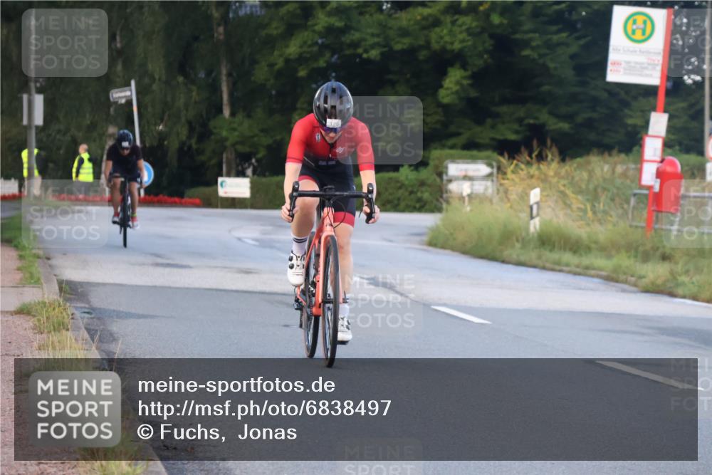 25.08.2024 - Elbe Triathlon Hamburg Fuchs,  Jonas http://msf.ph/oto/6838497 25.08.2024 08:53:26 Radfahren 121, 120 meine-sportfotos.de