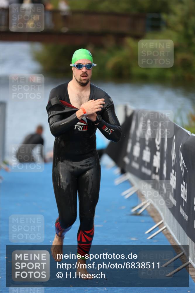 25.08.2024 - Elbe Triathlon Hamburg H.Heesch http://msf.ph/oto/6838511 25.08.2024 08:42:11 Schwimmen 164, 174 meine-sportfotos.de