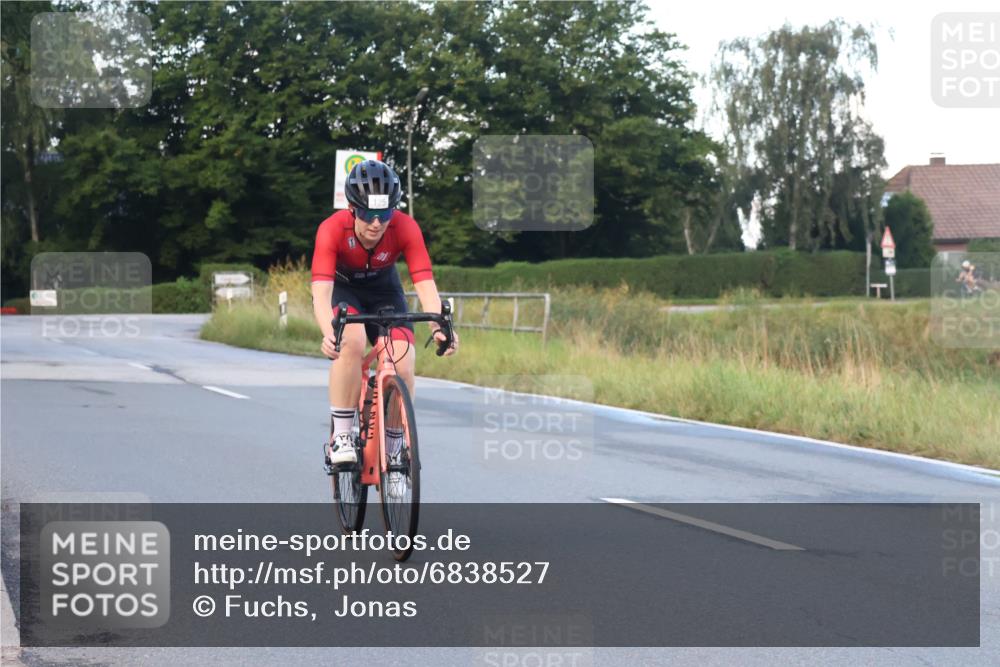 25.08.2024 - Elbe Triathlon Hamburg Fuchs,  Jonas http://msf.ph/oto/6838527 25.08.2024 08:53:27 Radfahren 121, 120 meine-sportfotos.de