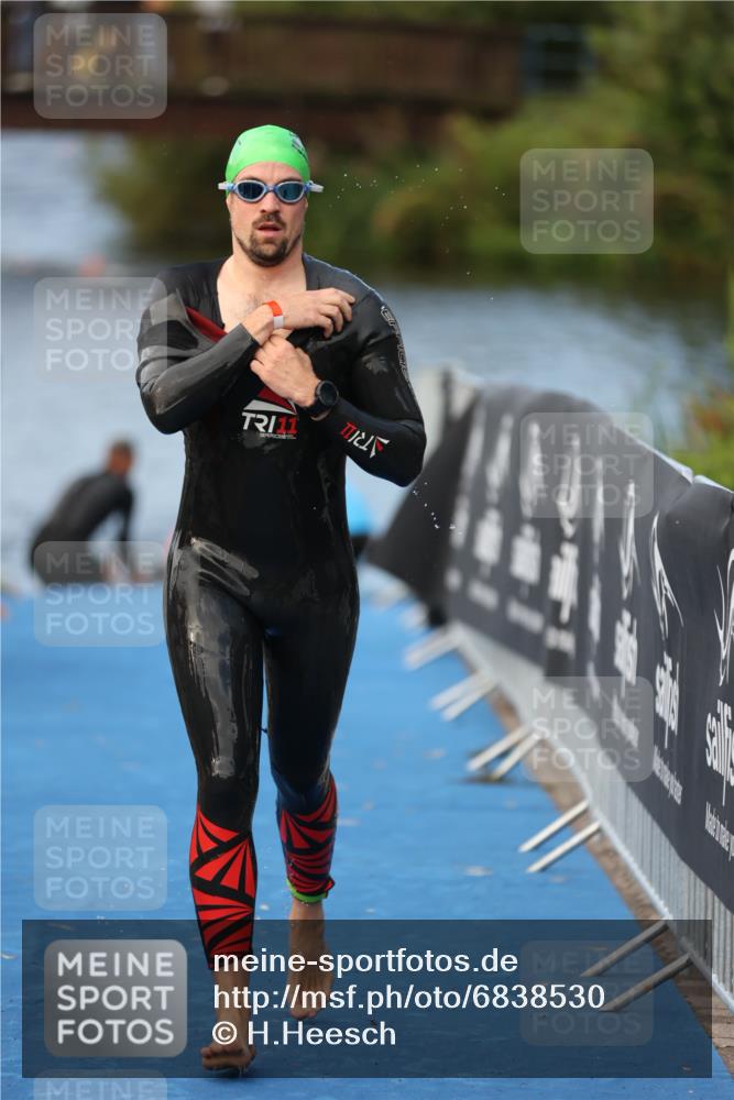 25.08.2024 - Elbe Triathlon Hamburg H.Heesch http://msf.ph/oto/6838530 25.08.2024 08:42:11 Schwimmen 164, 174 meine-sportfotos.de