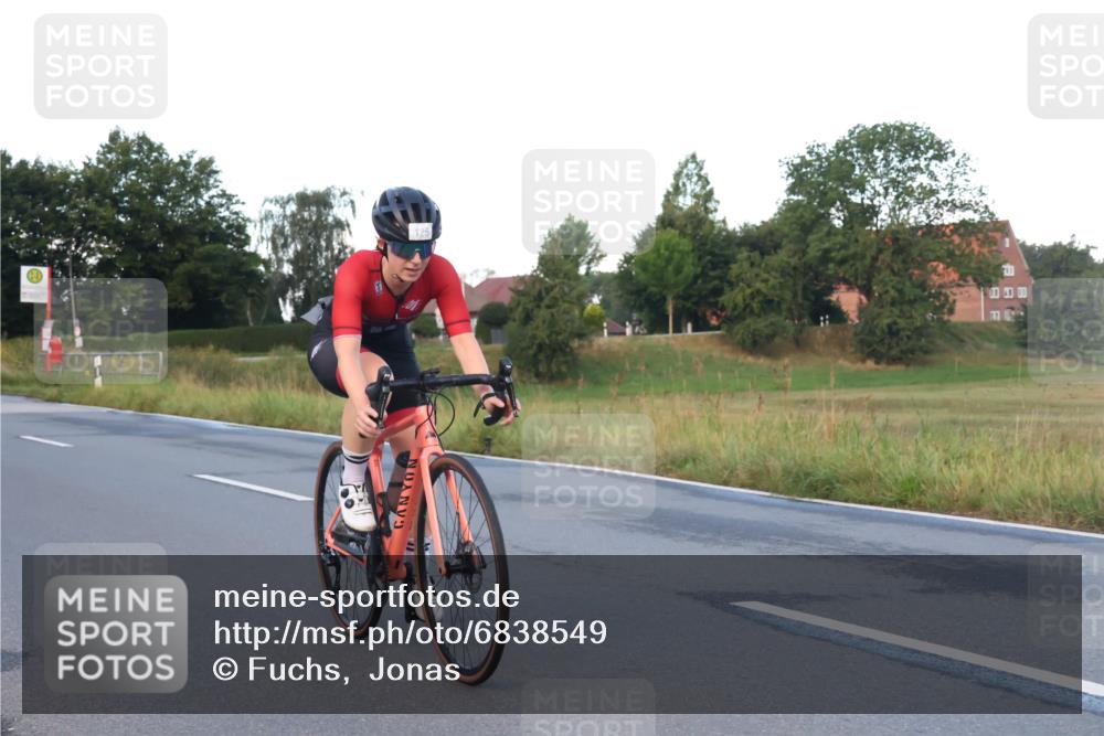 25.08.2024 - Elbe Triathlon Hamburg Fuchs,  Jonas http://msf.ph/oto/6838549 25.08.2024 08:53:27 Radfahren 121, 120 meine-sportfotos.de