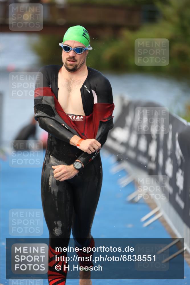 25.08.2024 - Elbe Triathlon Hamburg H.Heesch http://msf.ph/oto/6838551 25.08.2024 08:42:12 Schwimmen 164, 174 meine-sportfotos.de